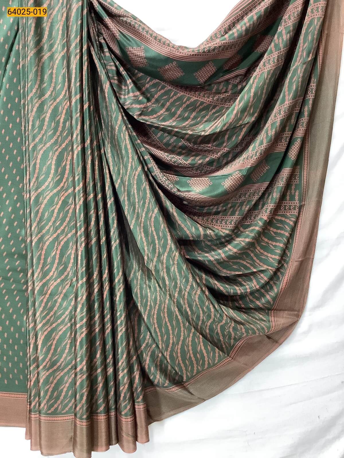 Crepe Silk Printed Saree with Matching Blouse – Lightweight & Elegant